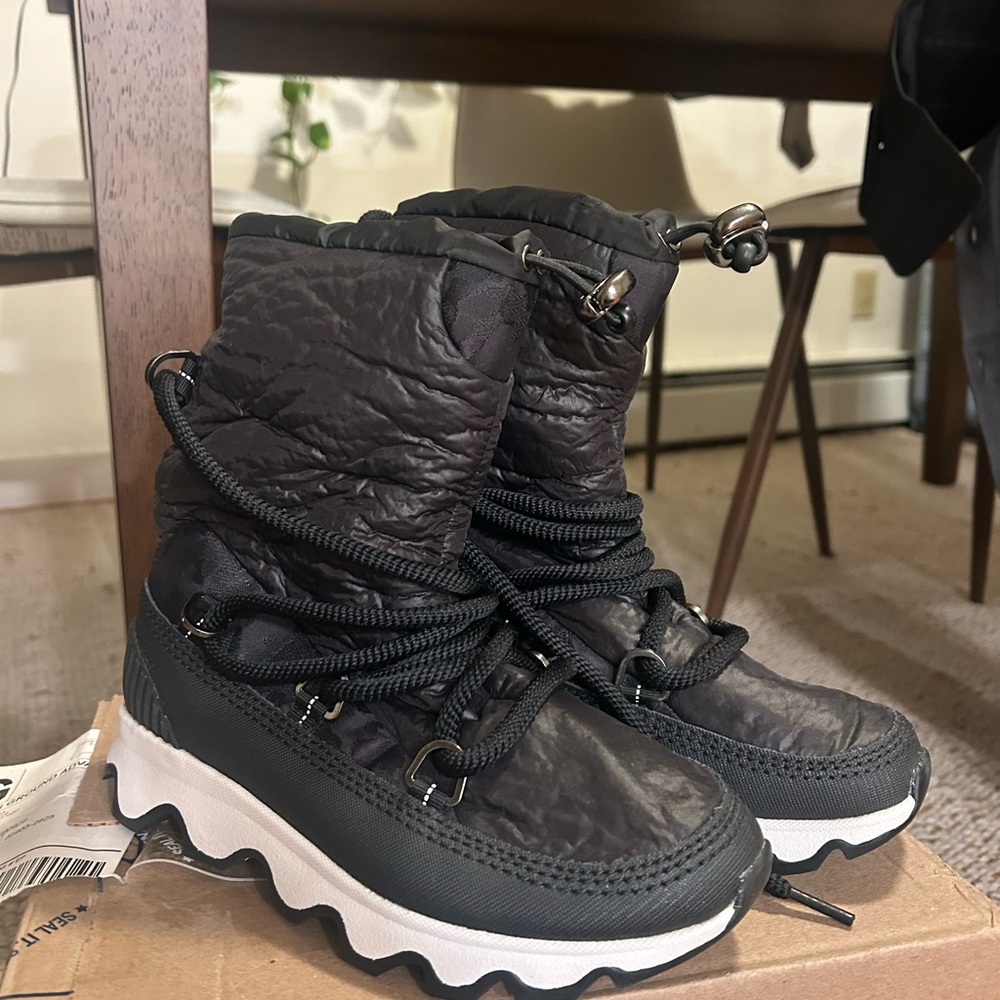 NWT Sorel Kinetic Winter Boots